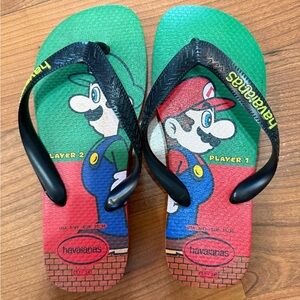 Havaianas Kids Flip Flops - Green and Red with Mario Design